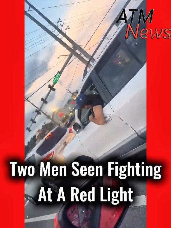 Oops!! What in the #RoadRage??!! Two men were seen fighting at a #RedLight after one said the N-word.—Follow our backup page @atm_news_tv